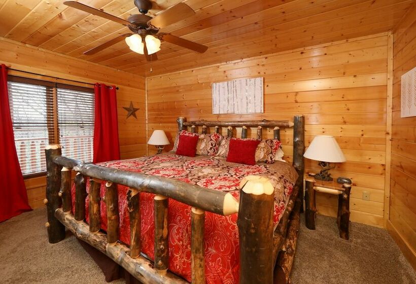 キャビン, Ridgetop Theatre Lodge   Six Bedroom Cabin