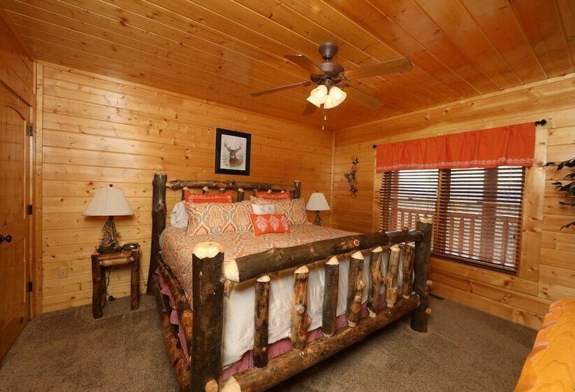 오두막, Ridgetop Theatre Lodge   Six Bedroom Cabin