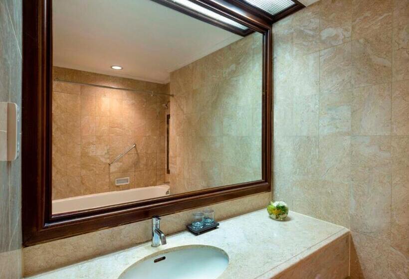 标准间带游泳池, Ciputra Jakarta Managed By Swiss Belhotel International