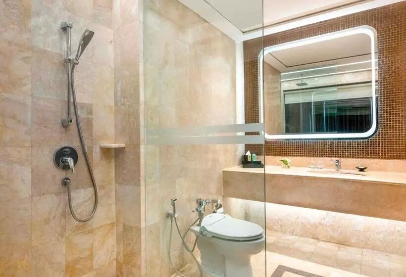 اتاق لوکس با تخت دو نفره بزرگ, Ciputra Jakarta Managed By Swiss Belhotel International