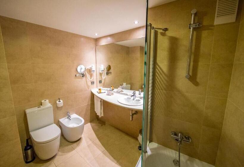 سوییت خانوادگی, Golden Avenida Family Suites 4