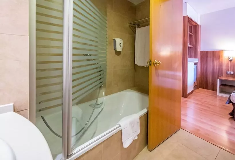 سوییت خانوادگی, Golden Avenida Family Suites 4