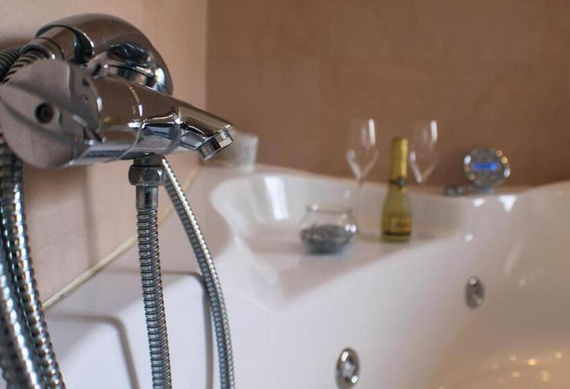 标准间带漩涡浴缸, Asturias