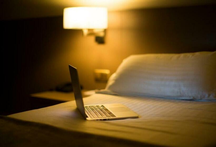 غرفة قياسية ثلاثية, Sb Ciutat Tarragona