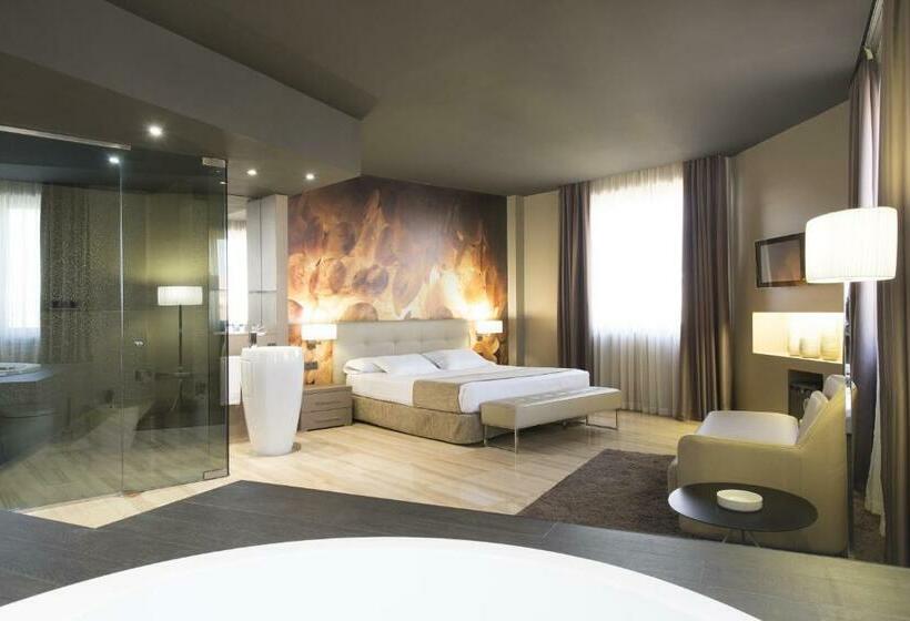 جناح مزود بجاكوزى, Sb Ciutat Tarragona