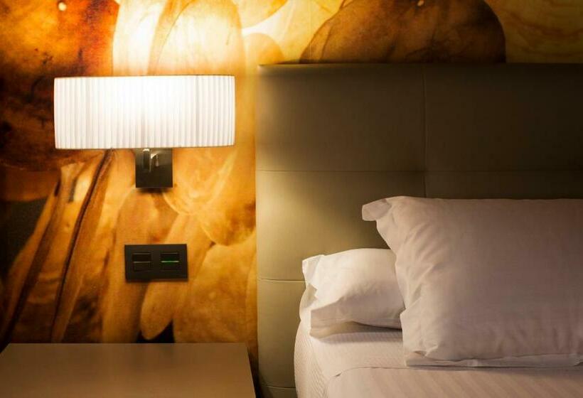 جناح مزود بجاكوزى, Sb Ciutat Tarragona