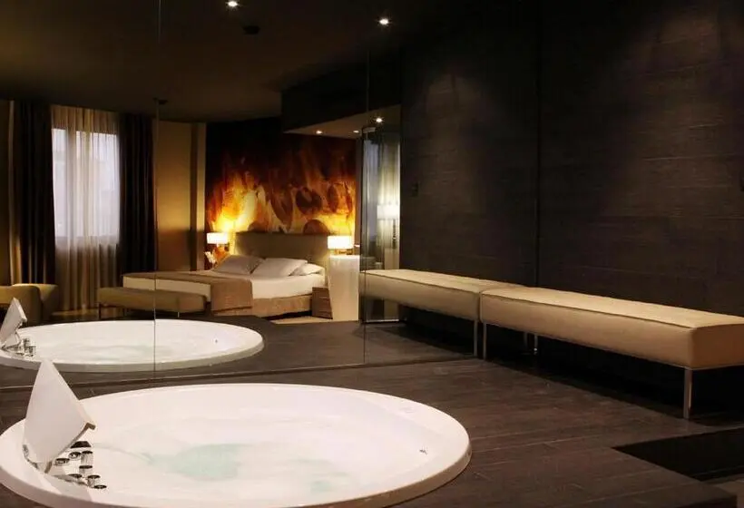 سوئیت با وان آب گرم, Sb Ciutat Tarragona