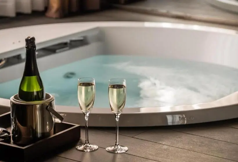 سوئیت با وان آب گرم, Sb Ciutat Tarragona