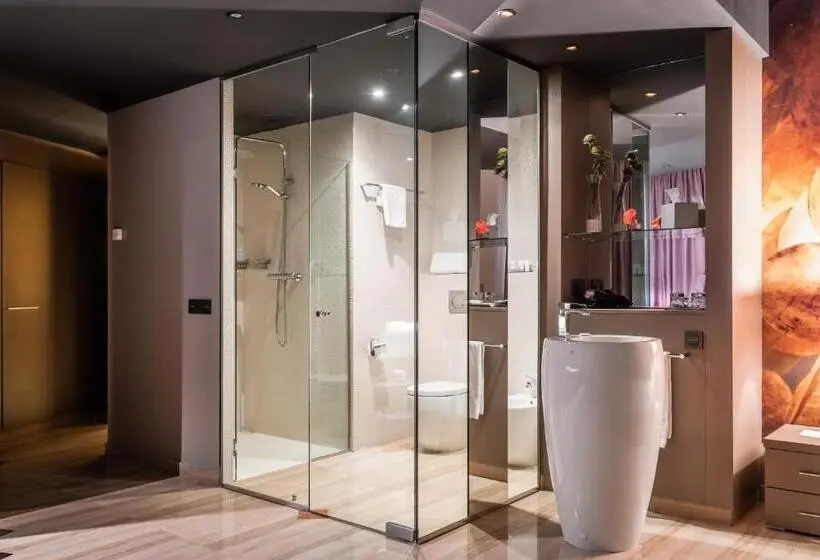 سوئیت با وان آب گرم, Sb Ciutat Tarragona