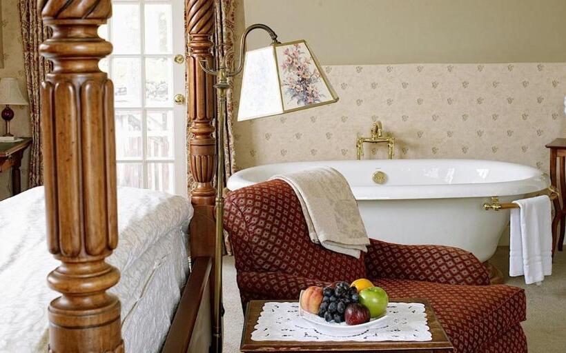 스위트 킹사이즈 침대, Windham Hill Inn