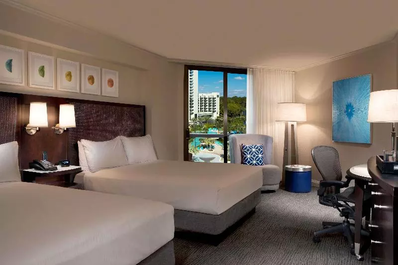 سوییت با چشم‌انداز استخر, Hilton Orlando Buena Vista Palace   Disney Springs® Area