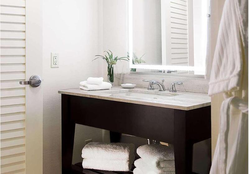 标准间带游泳池, Hilton Orlando Buena Vista Palace   Disney Springs® Area