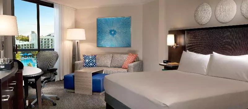 سوییت با چشم‌انداز استخر, Hilton Orlando Buena Vista Palace   Disney Springs® Area