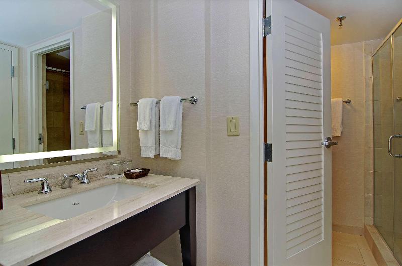 Номер Стандарт Адаптированный для Инвалидов, Hilton Orlando Buena Vista Palace   Disney Springs® Area