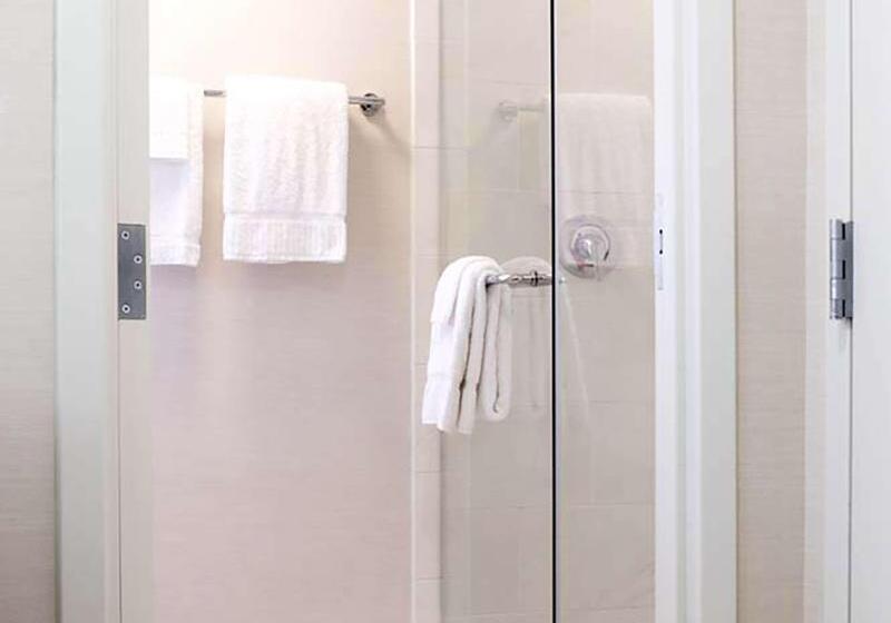 带大床的标准间, Hilton Orlando Buena Vista Palace   Disney Springs® Area