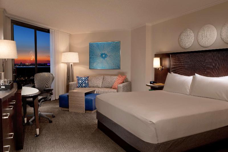 带大床的标准间, Hilton Orlando Buena Vista Palace   Disney Springs® Area