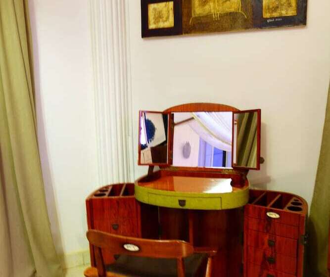 سوییت, La Demeure