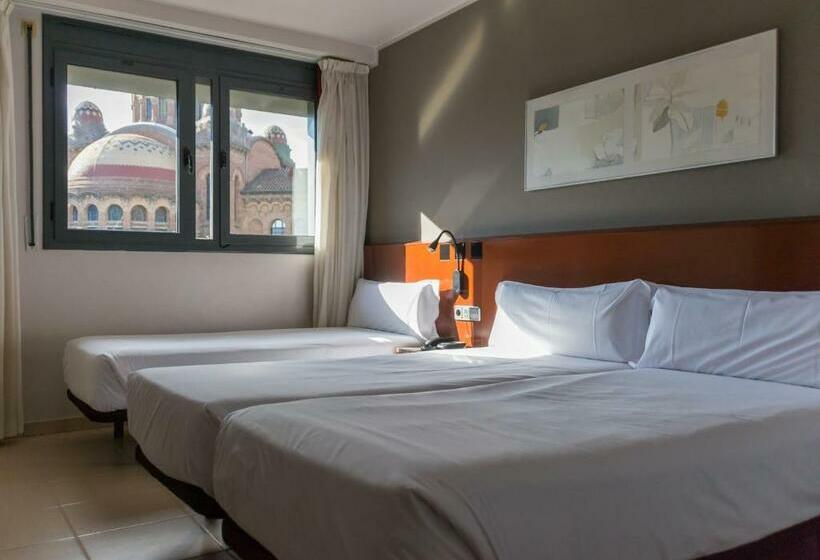 اتاق استاندارد سه نفره, Sant Pau