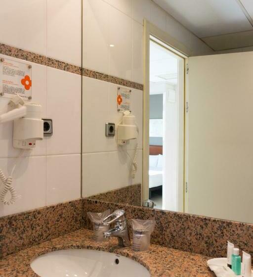 اتاق استاندارد سه نفره, Sant Pau