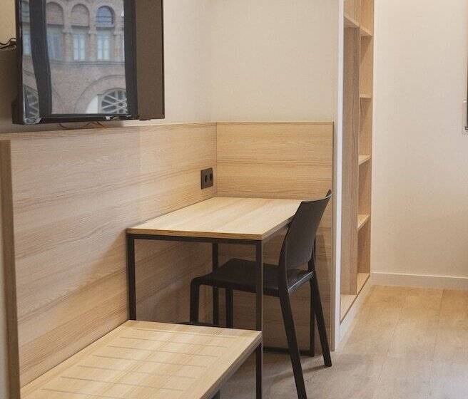 اتاق استاندارد سه نفره, Sant Pau