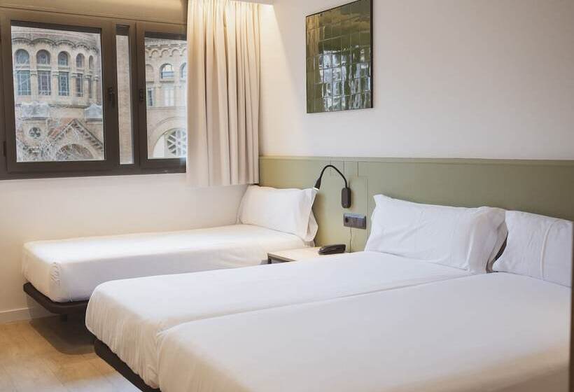 اتاق استاندارد سه نفره, Sant Pau