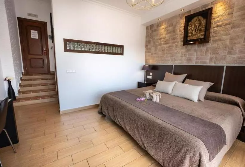 سوییت جونیور با چشم‌انداز دریا, Hostal Casa Mercedes