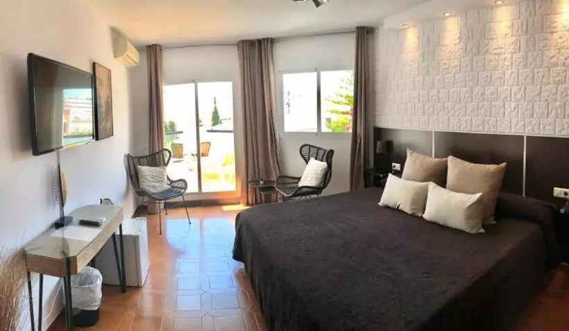 سوییت جونیور با چشم‌انداز دریا, Hostal Casa Mercedes