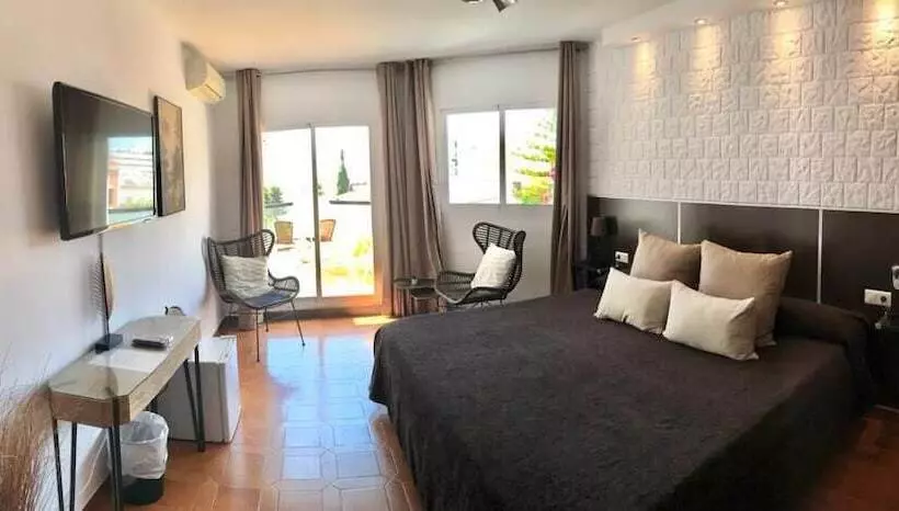 سوییت جونیور با چشم‌انداز دریا, Hostal Casa Mercedes