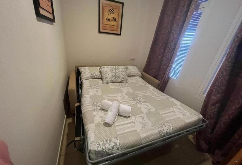Habitación Triple Estándar, Hostal Costa Azul