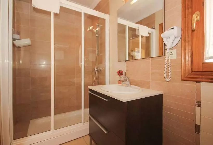 スタンダードトリプルルーム, Hostal Costa Azul