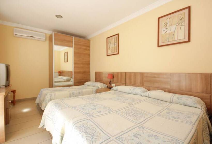 Habitación Triple Estándar, Hostal Costa Azul