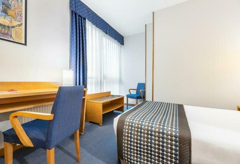 חדר סטנדרט לארבעה, Exe Area Central