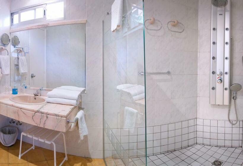 اتاق استاندارد با بالکن و چشم‌انداز دریا, Ght S'Agaro Mar