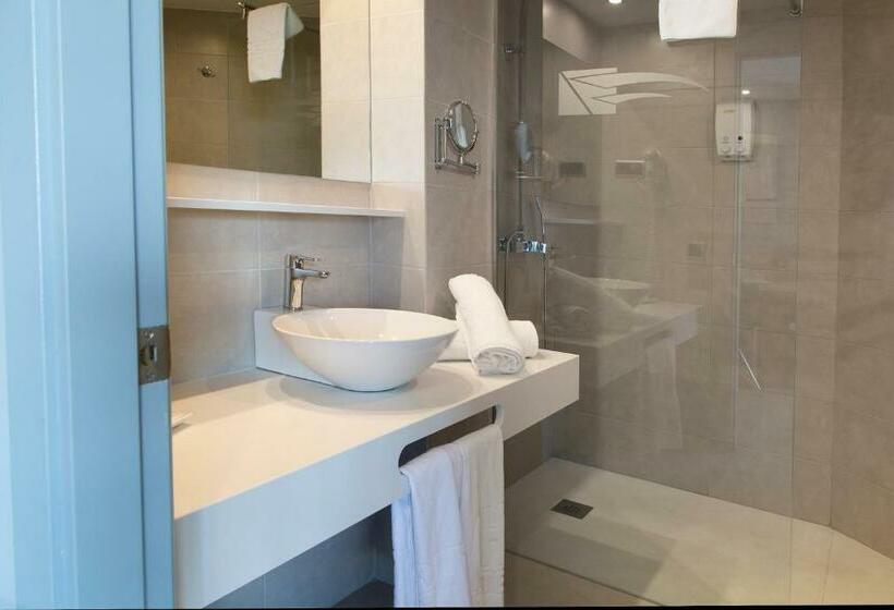 اتاق پریمیوم سه تخته, Ght S'Agaro Mar