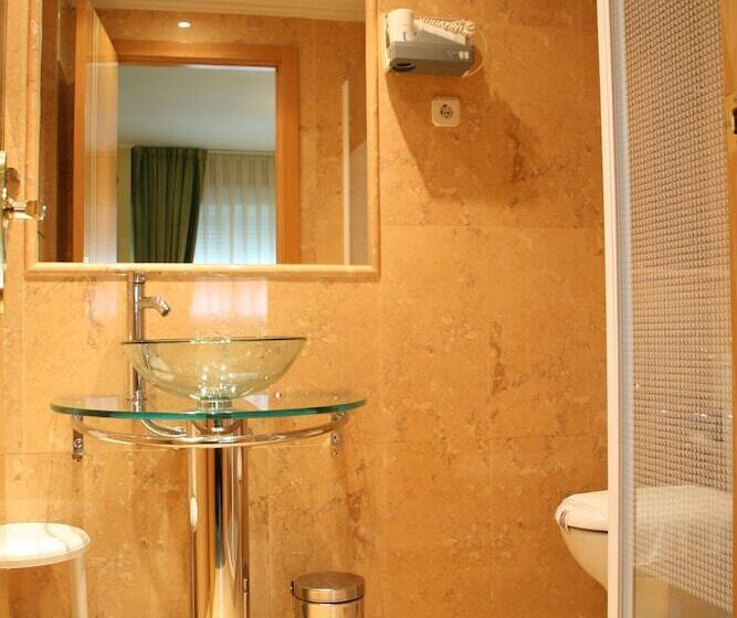 اتاق استاندارد سه نفره, Indiana