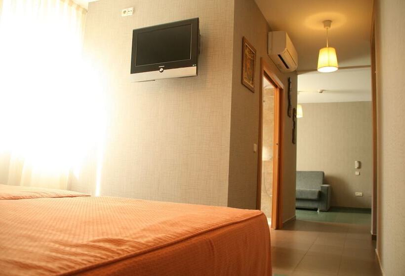 اتاق خانوادگی, Indiana