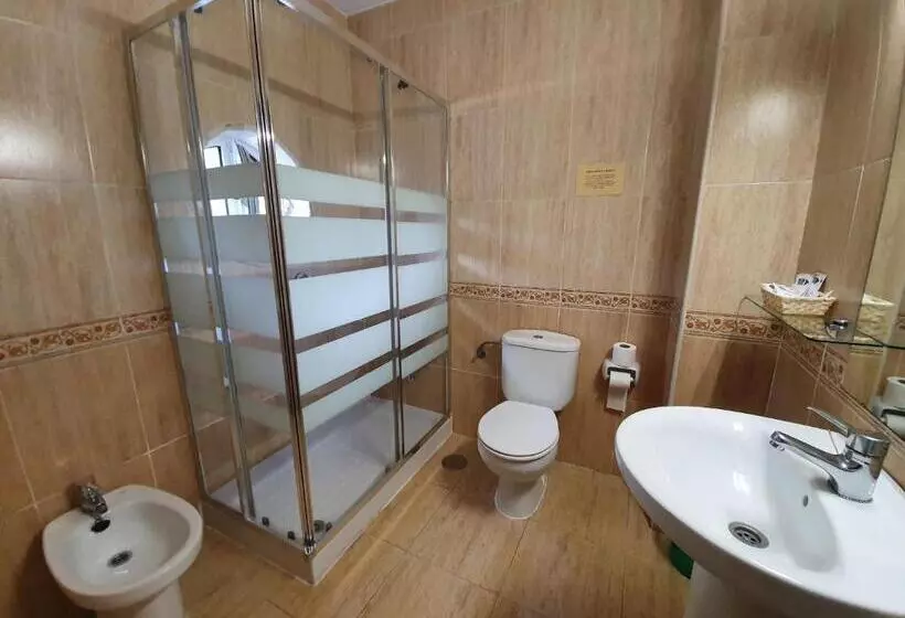 اتاق اکونومی, Los Acebos Cangas