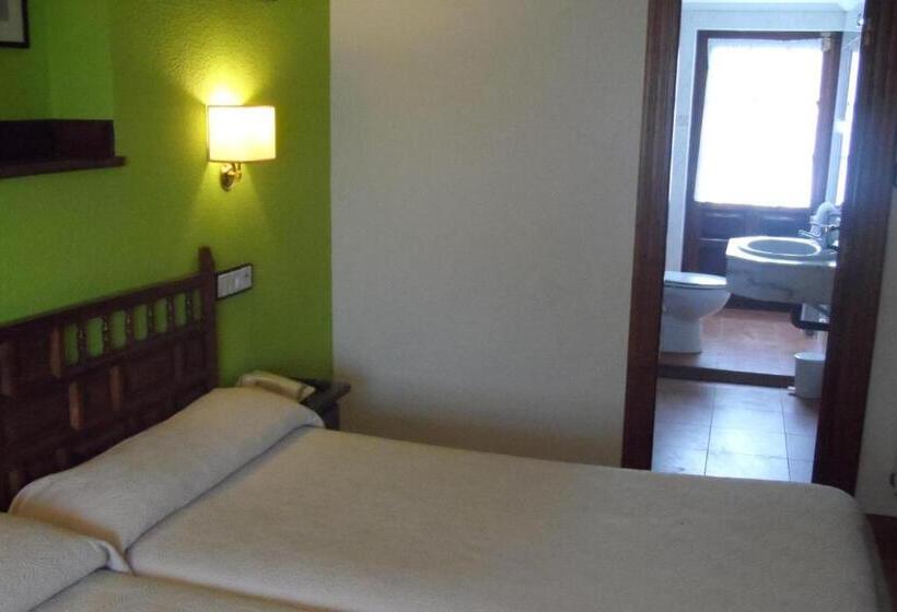 اتاق استاندارد سه نفره, Los Hidalgos