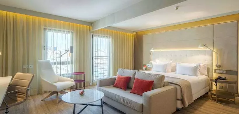 Suite com Terraço, NH Collection Lisboa Liberdade
