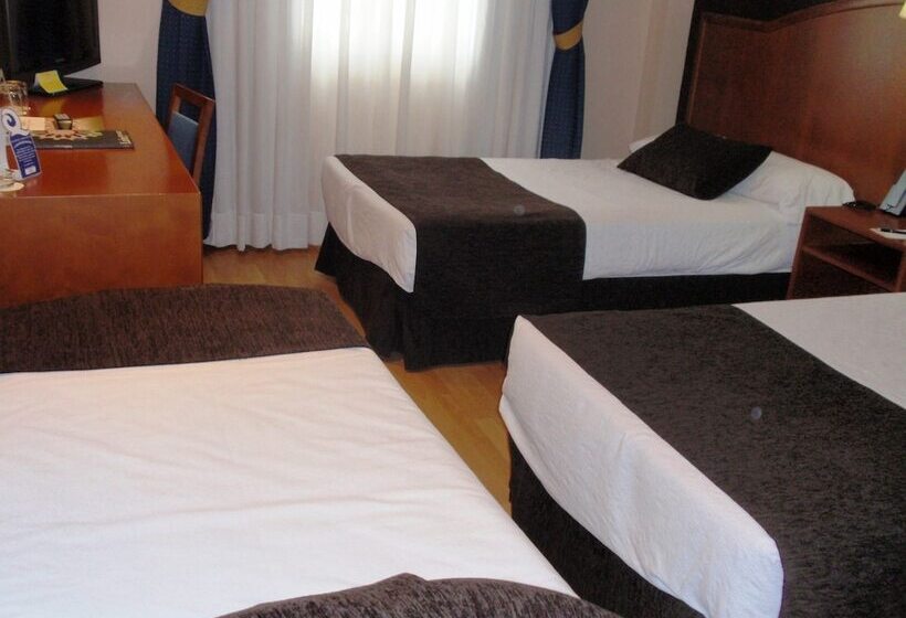 غرفة قياسية ثلاثية, Ponferrada Plaza