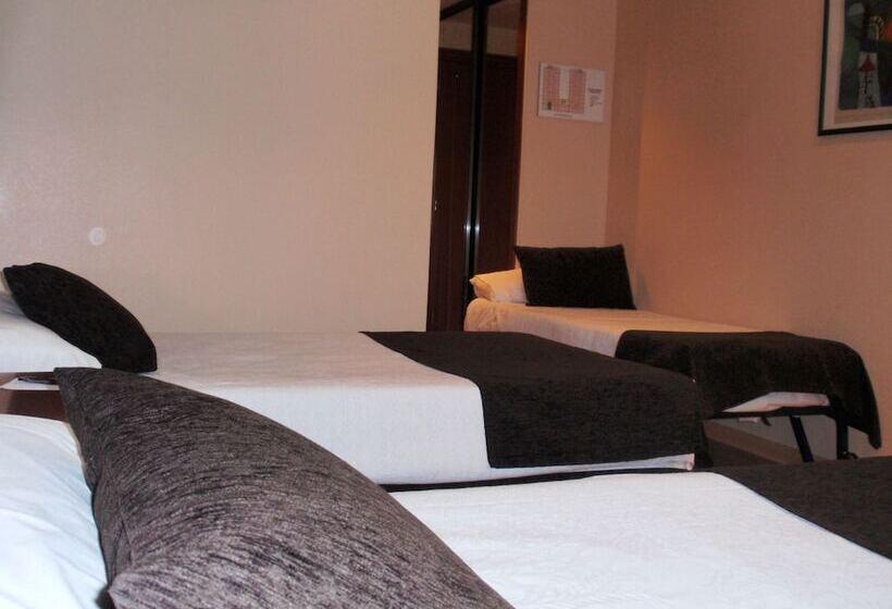 غرفة قياسية ثلاثية, Ponferrada Plaza