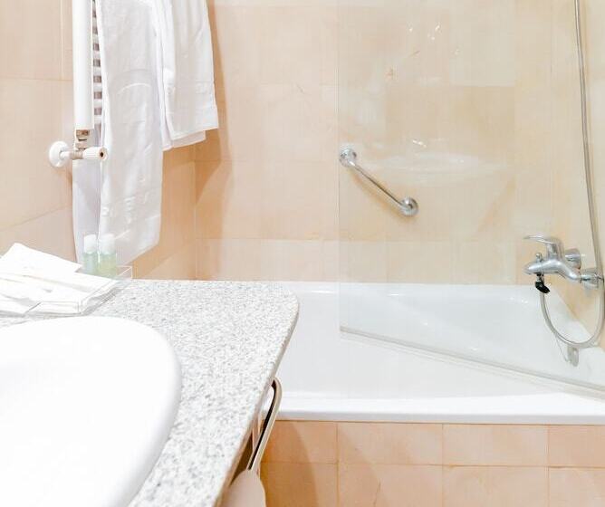 غرفة قياسية, Ponferrada Plaza