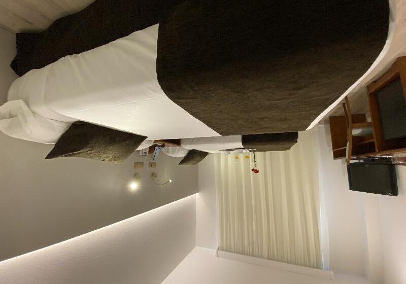 غرفة قياسية, Ponferrada Plaza