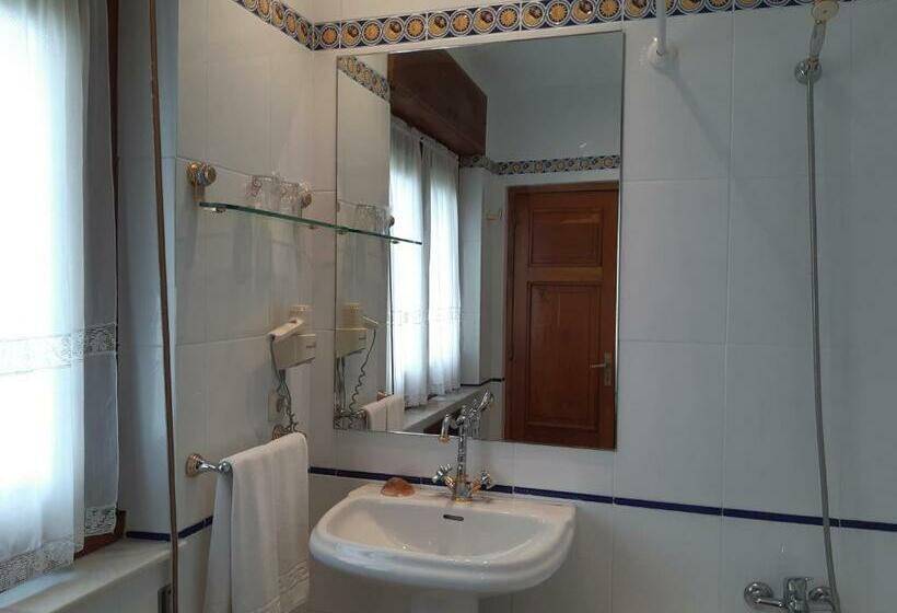 غرفة قياسية فردية, Hontoria