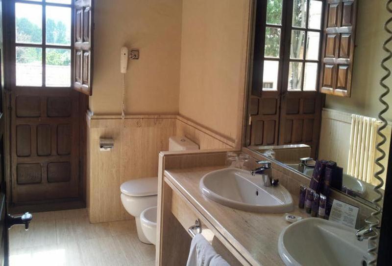 スタンダードルーム, Parador De Santillana Gil Blas