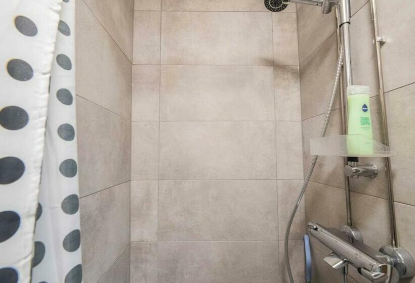 غرفة قياسية حمام مشترك, Vanha Postitalo