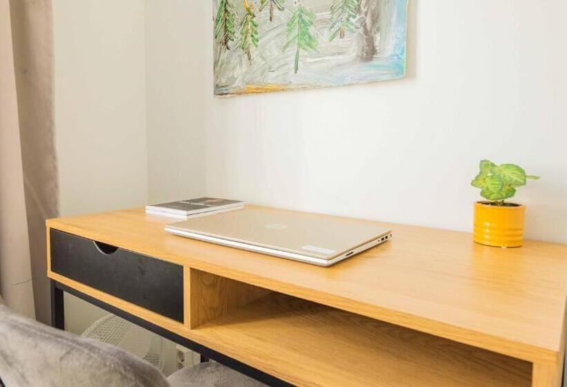 إستديو عائلى, Vanha Postitalo