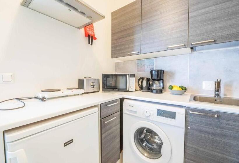 إستديو عائلى, Vanha Postitalo