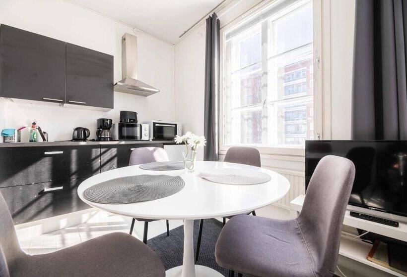 غرفة عائلية, Vanha Postitalo