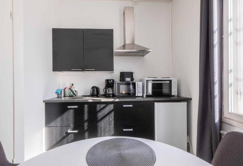 غرفة عائلية, Vanha Postitalo